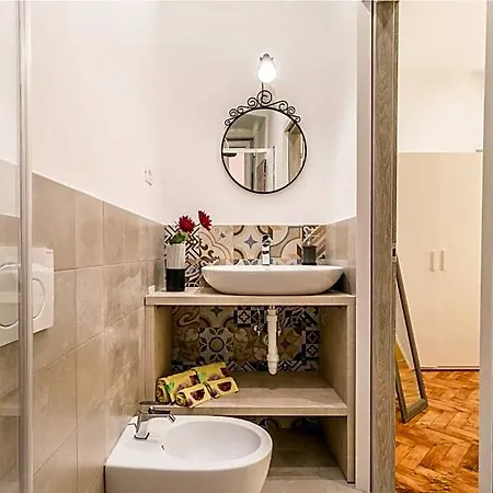 Hotel Brand New Guest With Wi-fi In The Center