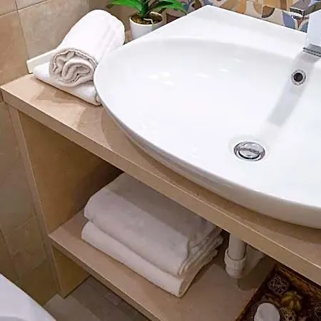 Brand New Guest With Wi-fi In The Center *